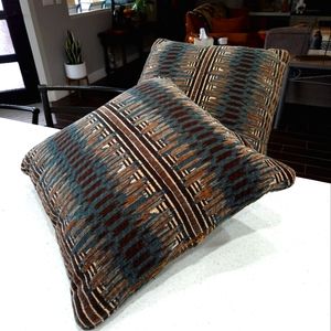 Throw pillows, set of 2